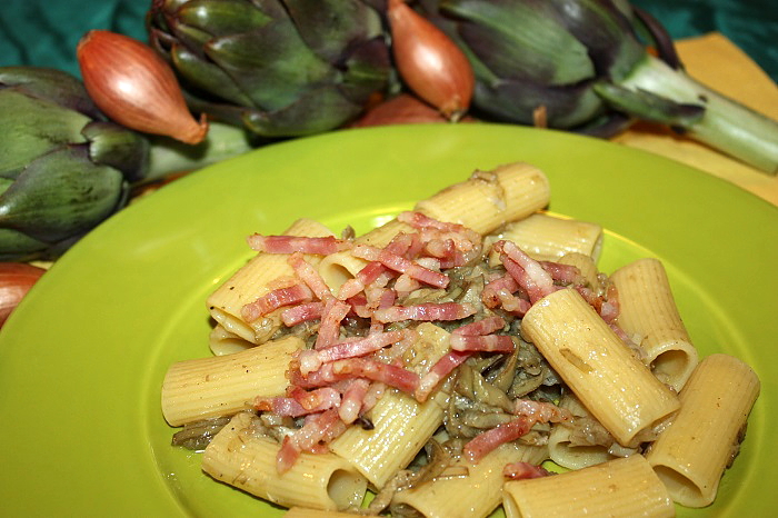 Rigatoni carciofi e scalogni